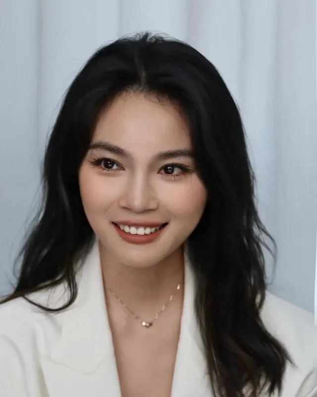 喻海燕老师正装照